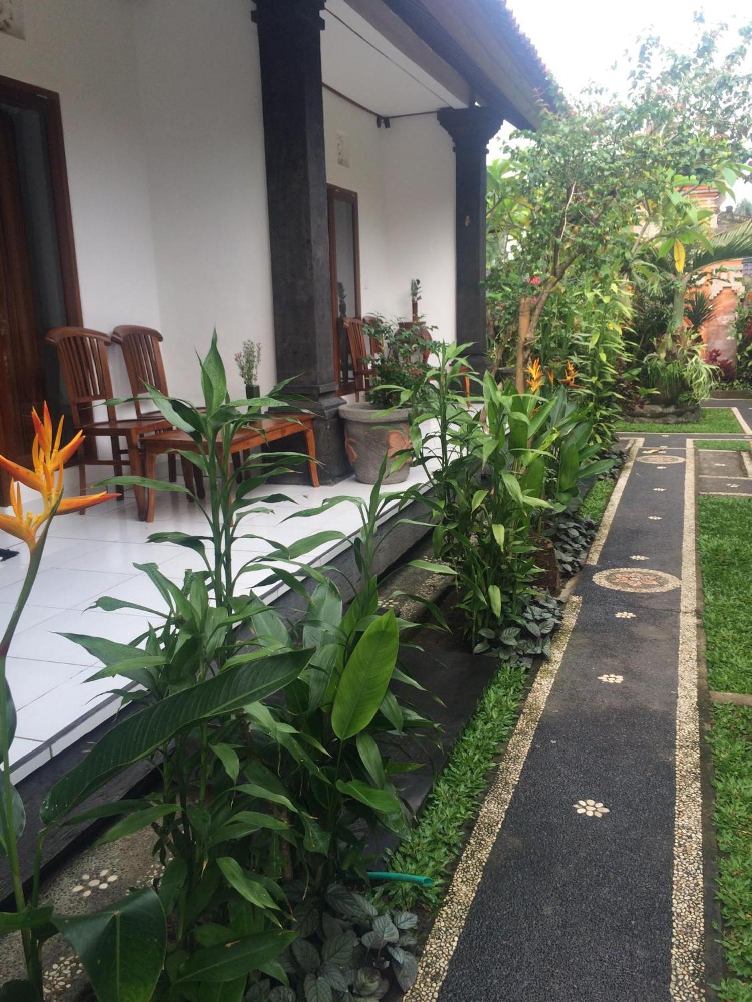 Pondok Ayu Homestay Ubud Esterno foto