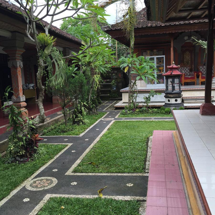 Pondok Ayu Homestay Ubud Esterno foto