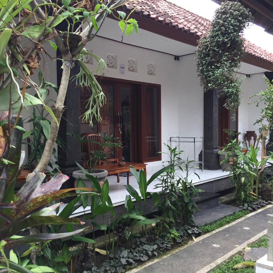 Pondok Ayu Homestay Ubud Esterno foto