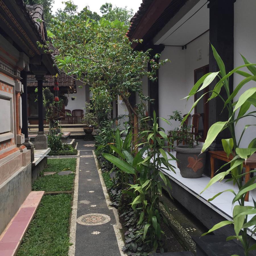 Pondok Ayu Homestay Ubud Esterno foto