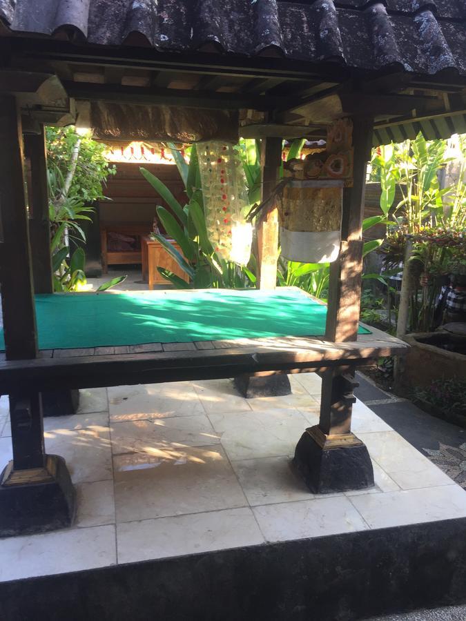 Pondok Ayu Homestay Ubud Esterno foto